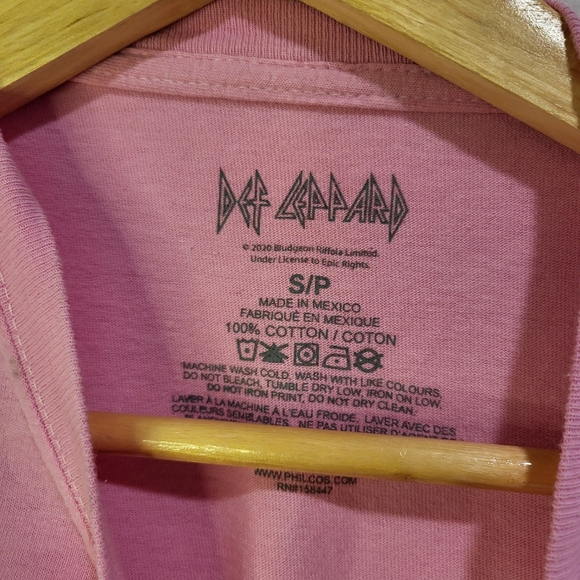 Def Leapard pink shirt - Picture 3 of 4